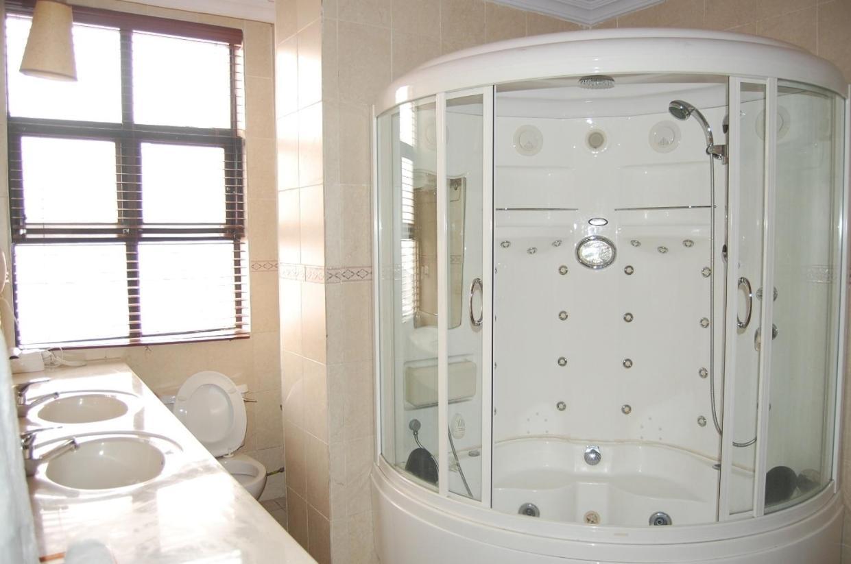 Owu Crown Hotel Ibadán Habitación foto